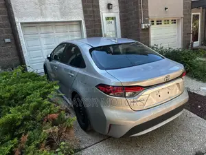 Toyota Corolla LE 2021 Silver