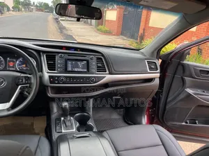 Toyota Highlander LE 4x2 (2.7L 4cyl 6A) 2017 Burgundy