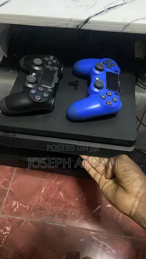 Uk Used Ps4 Slim With Two Controllers