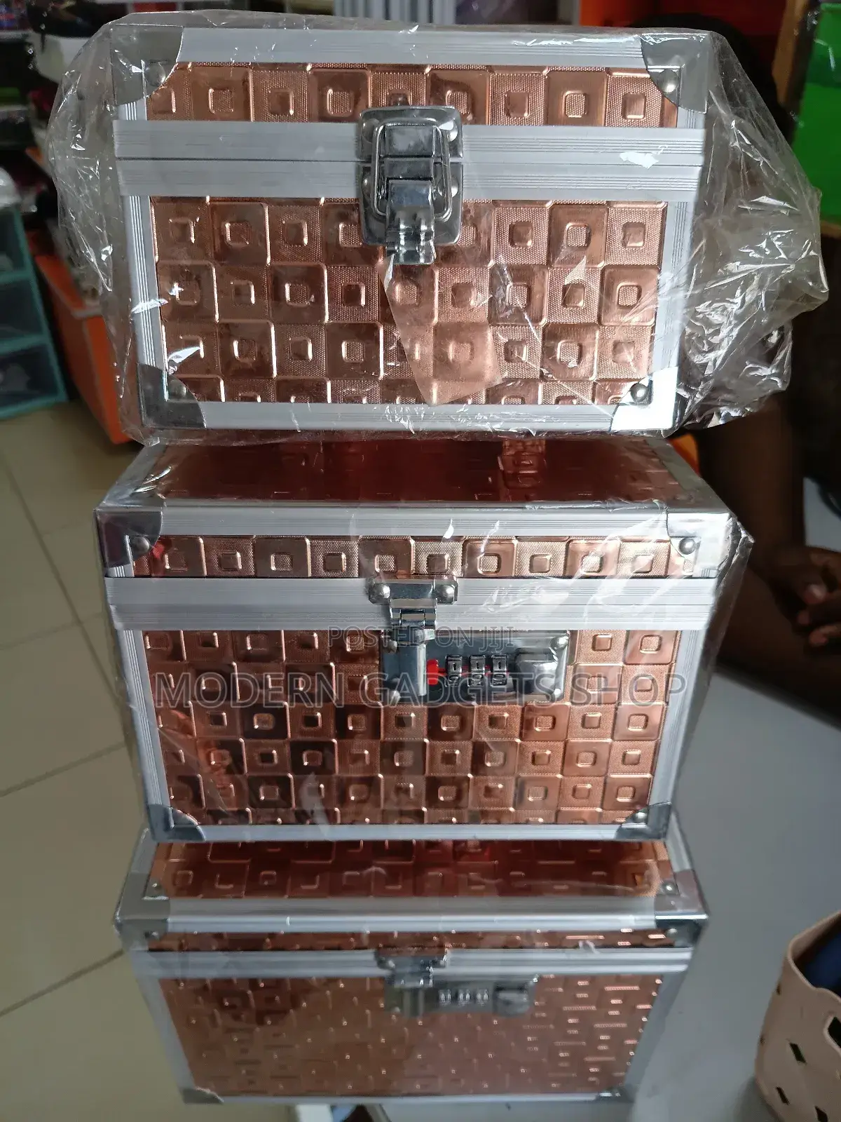 Vertical Brush Holder Makeup Box