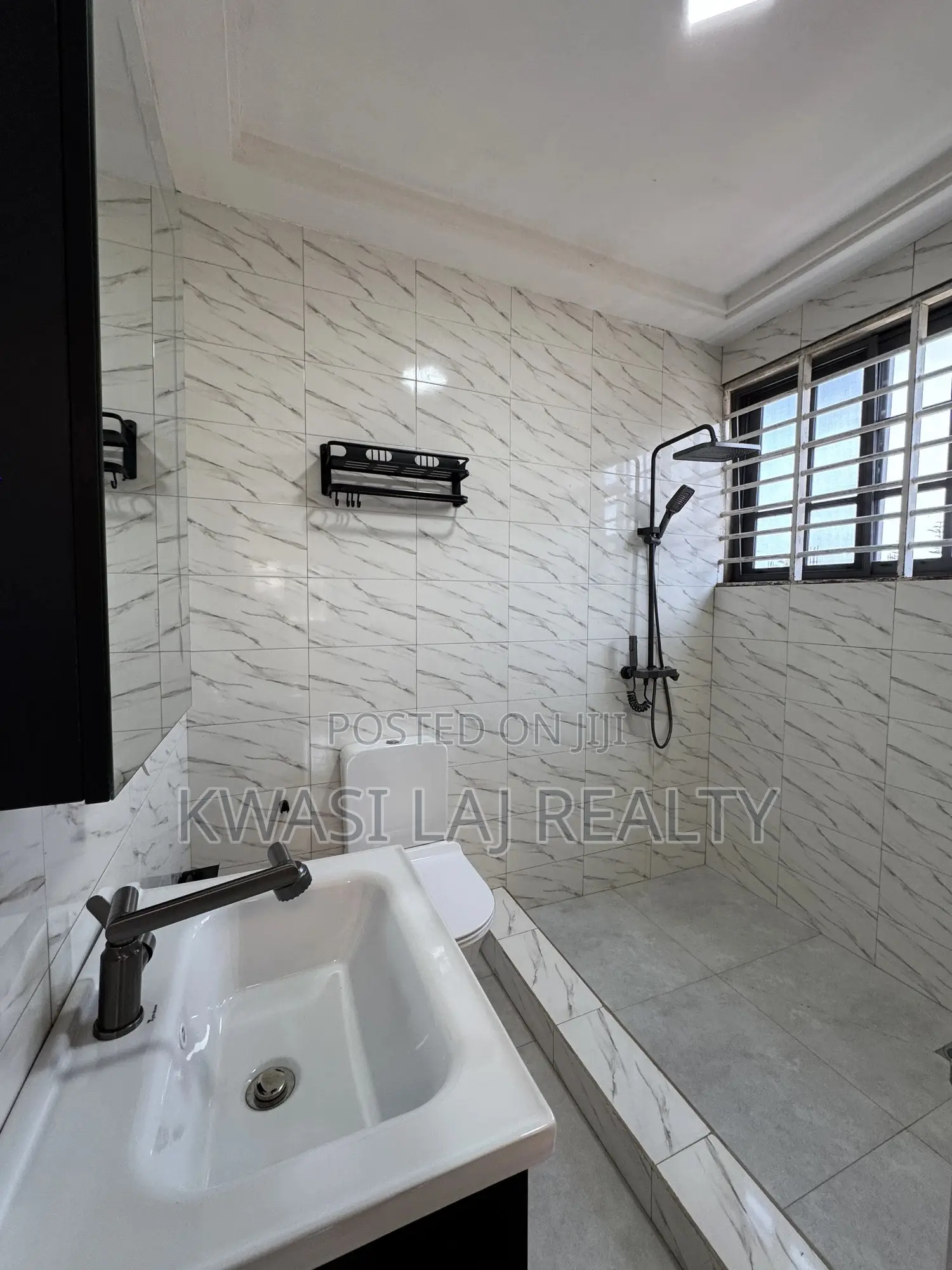 2bdrm Apartment in Inside New Bortianor, Weija for rent