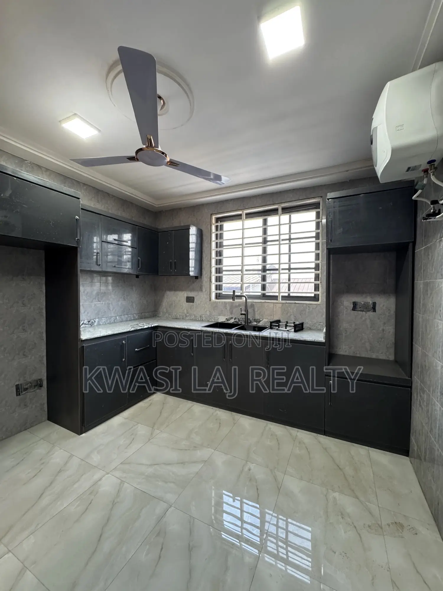 2bdrm Apartment in Inside New Bortianor, Weija for rent
