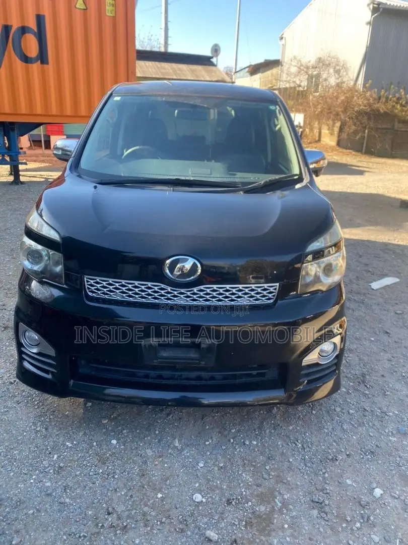 Toyota Voxy 2013 Black