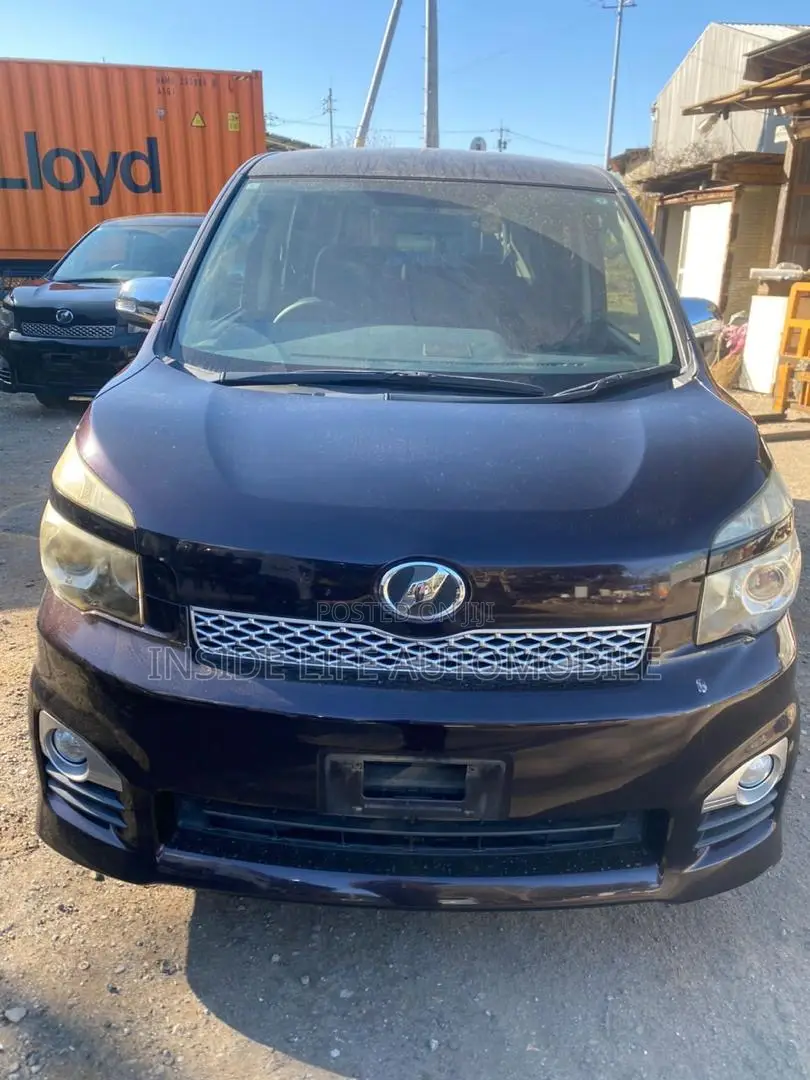Toyota Voxy 2013 Black