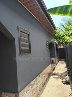 8bdrm House in Weija for sale