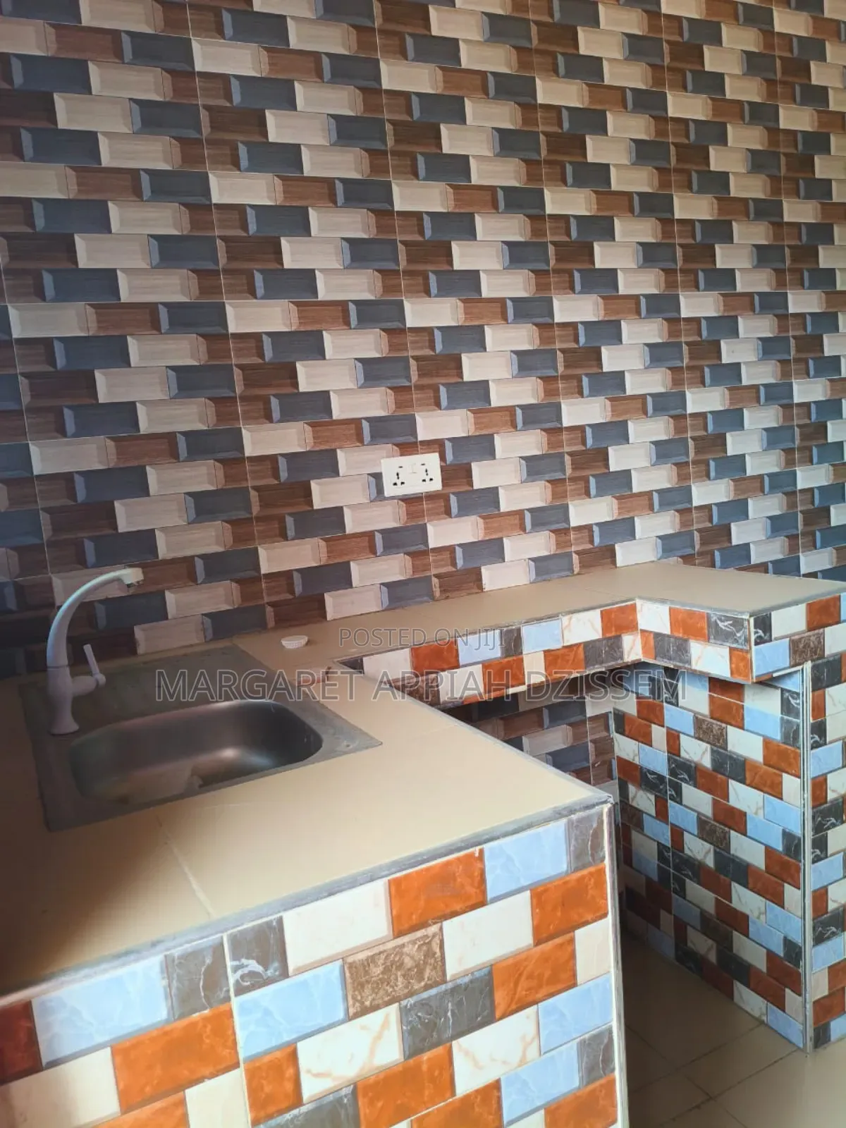 8bdrm House in Weija for sale