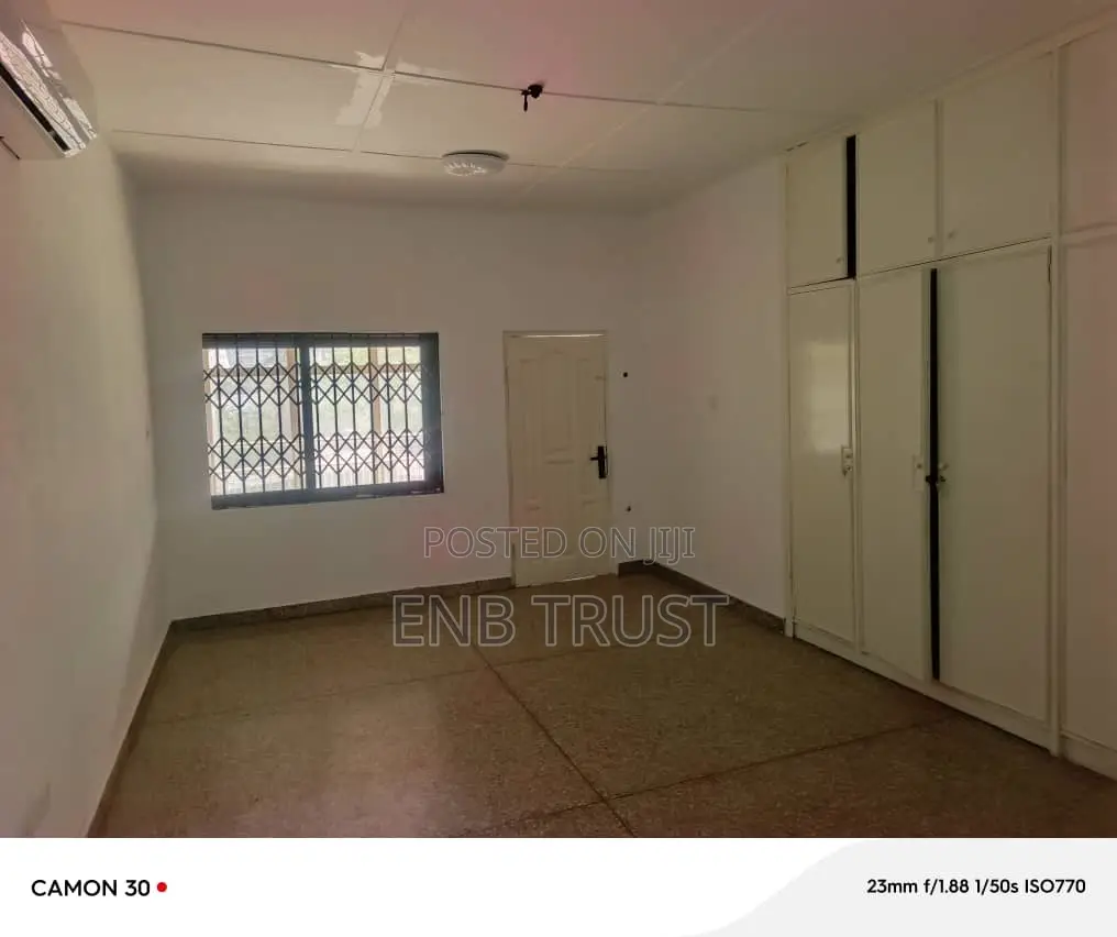 8bdrm Mansion in Cantonments, Acquinas for rent