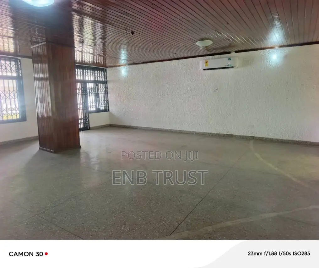 8bdrm Mansion in Cantonments, Acquinas for rent