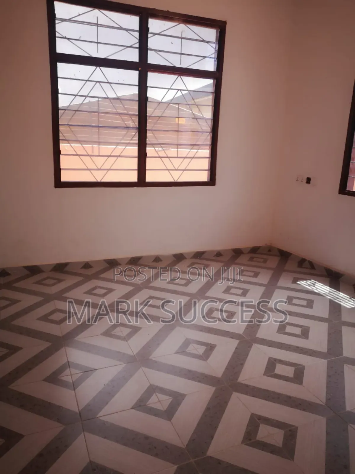 3bdrm Apartment in West Hills Mall Area for rent