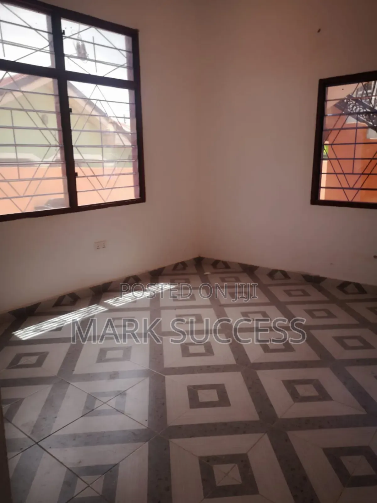 3bdrm Apartment in West Hills Mall Area for rent