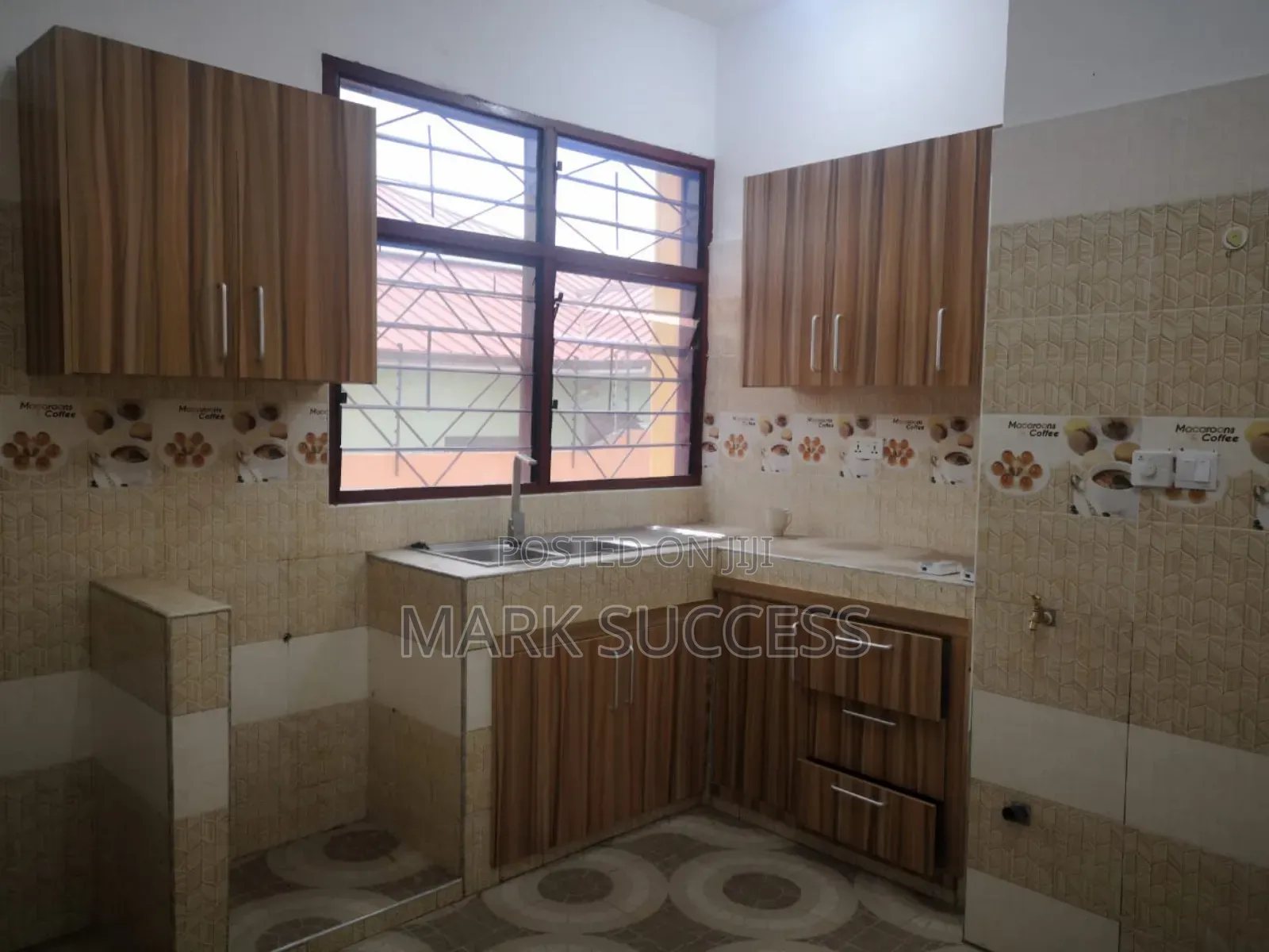 3bdrm Apartment in West Hills Mall Area for rent