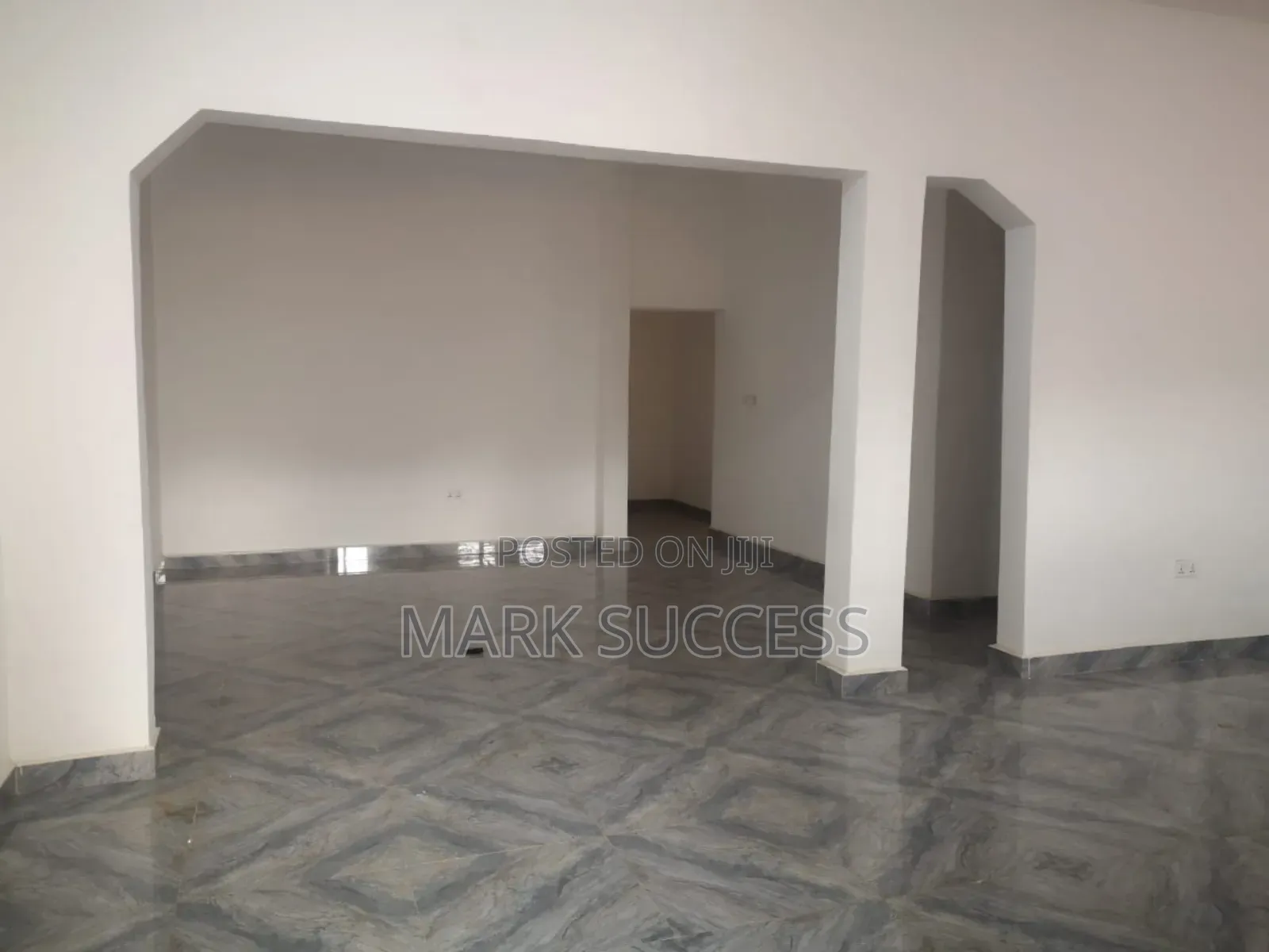 3bdrm Apartment in West Hills Mall Area for rent