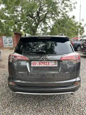 Toyota RAV4 LE 4dr SUV (2.5L 4cyl 6A) 2018 Black
