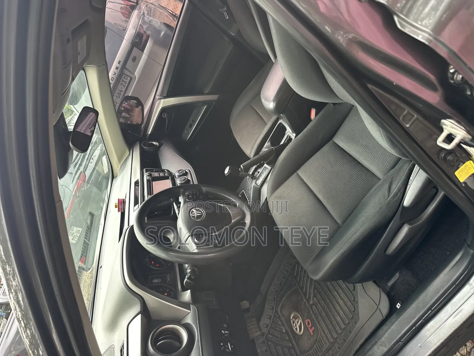 Toyota RAV4 LE 4dr SUV (2.5L 4cyl 6A) 2018 Black