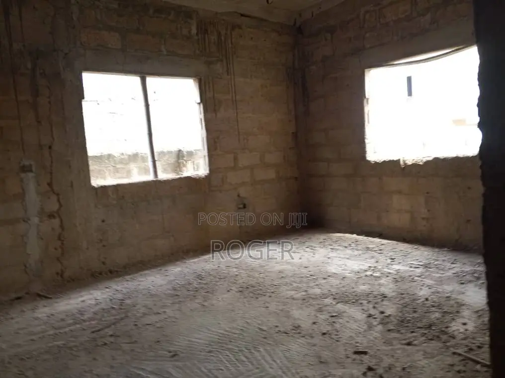 20bdrm Apartment in Ablekuma Odumase for sale