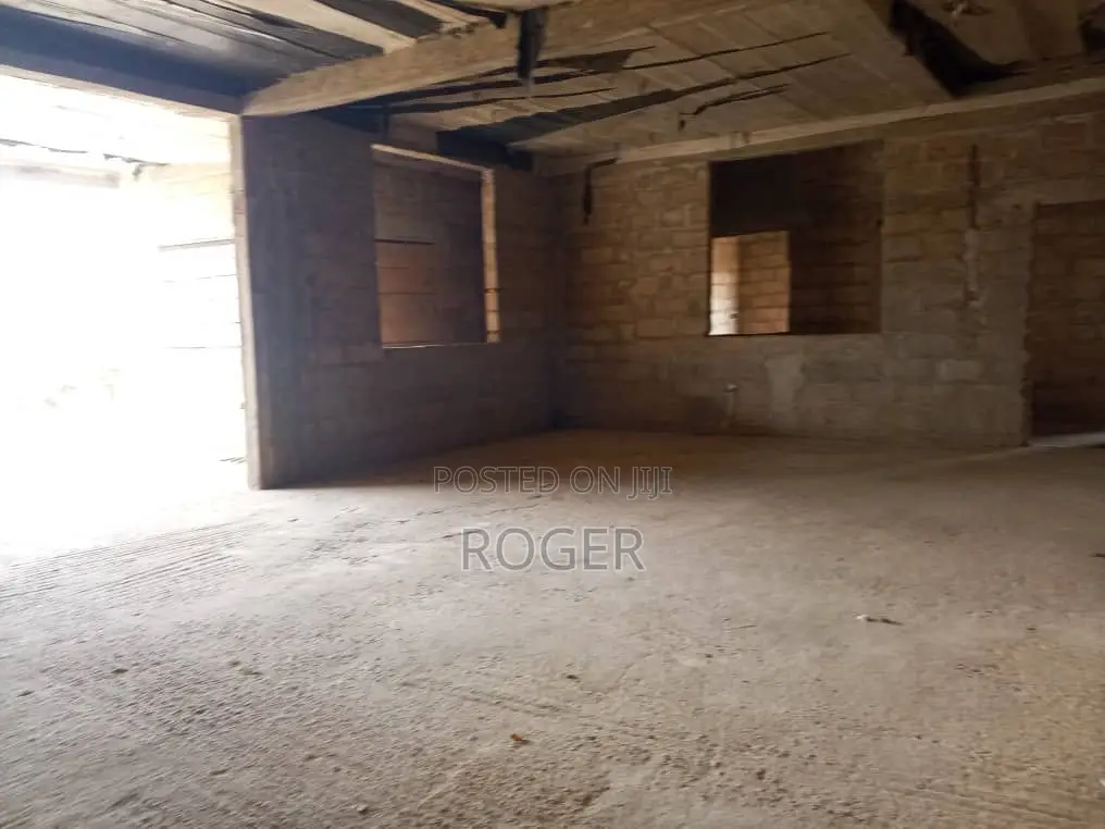 20bdrm Apartment in Ablekuma Odumase for sale