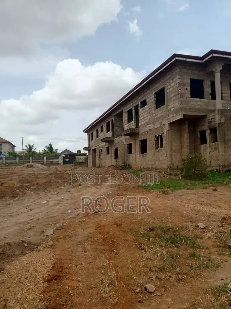 20bdrm Apartment in Ablekuma Odumase for sale