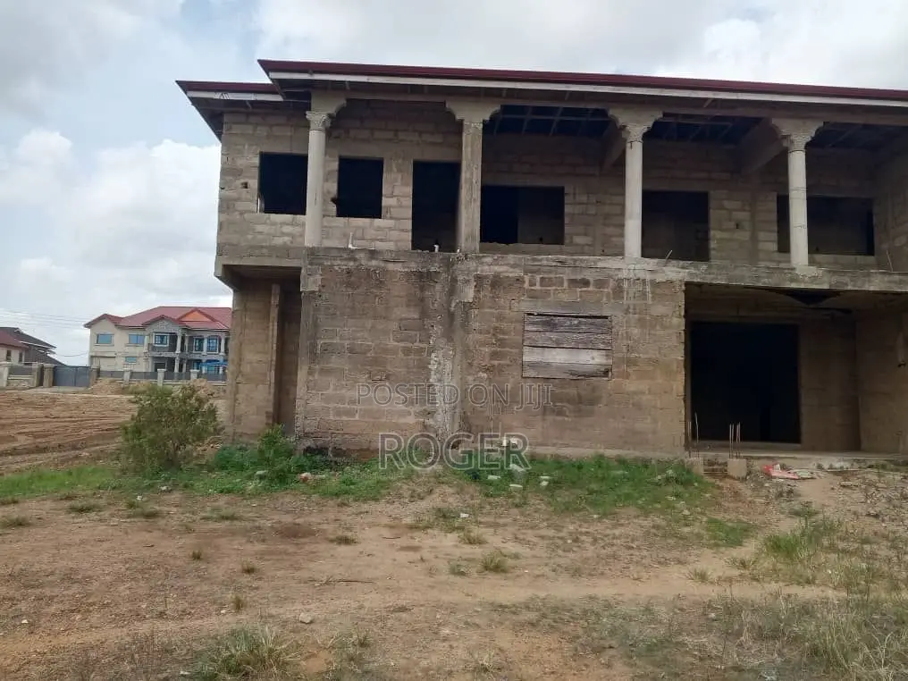 20bdrm Apartment in Ablekuma Odumase for sale