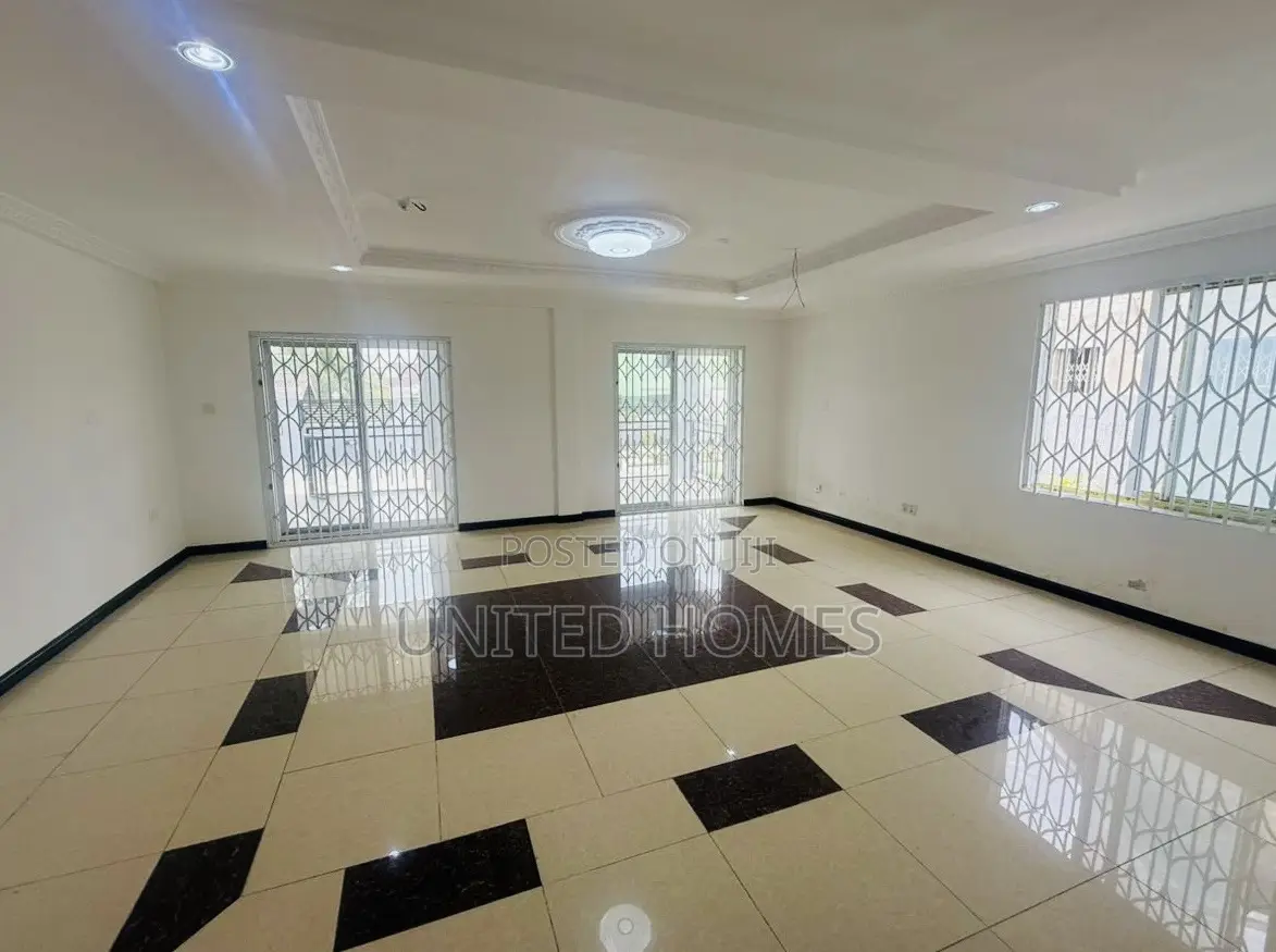 7bdrm House in Tema Metropolitan for rent