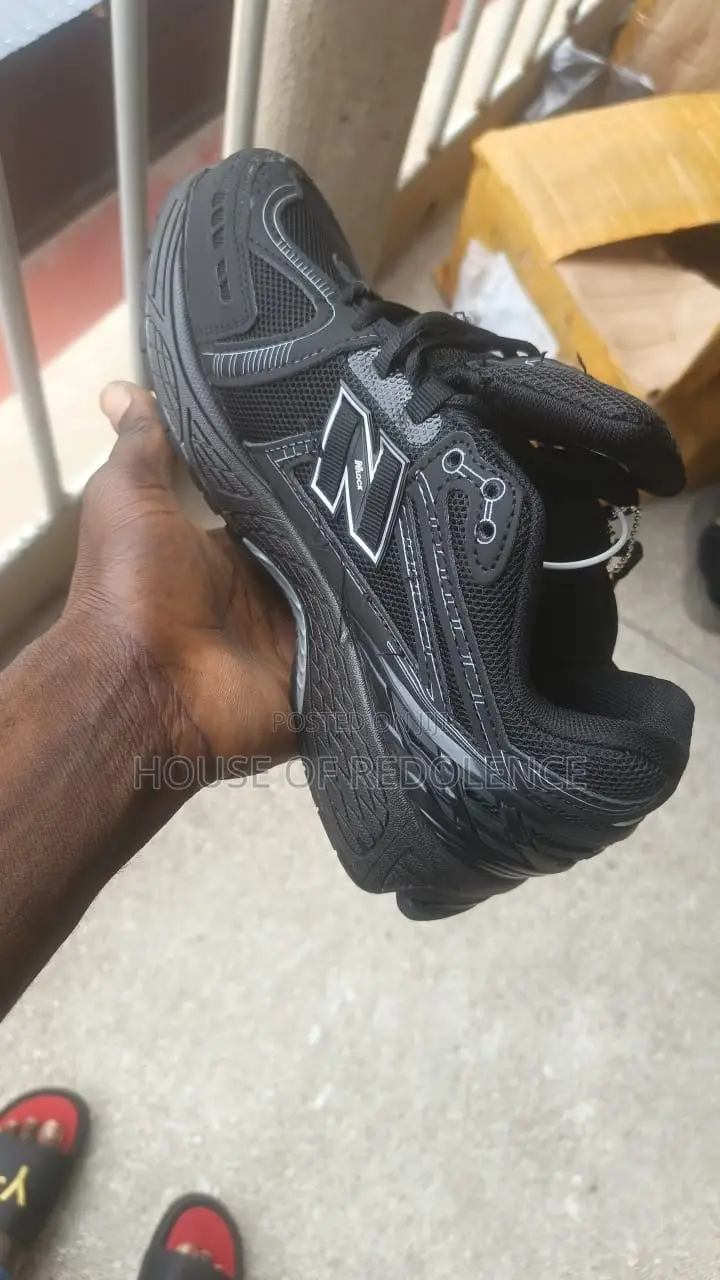 New Balance 1906r Triple Black Sneakers