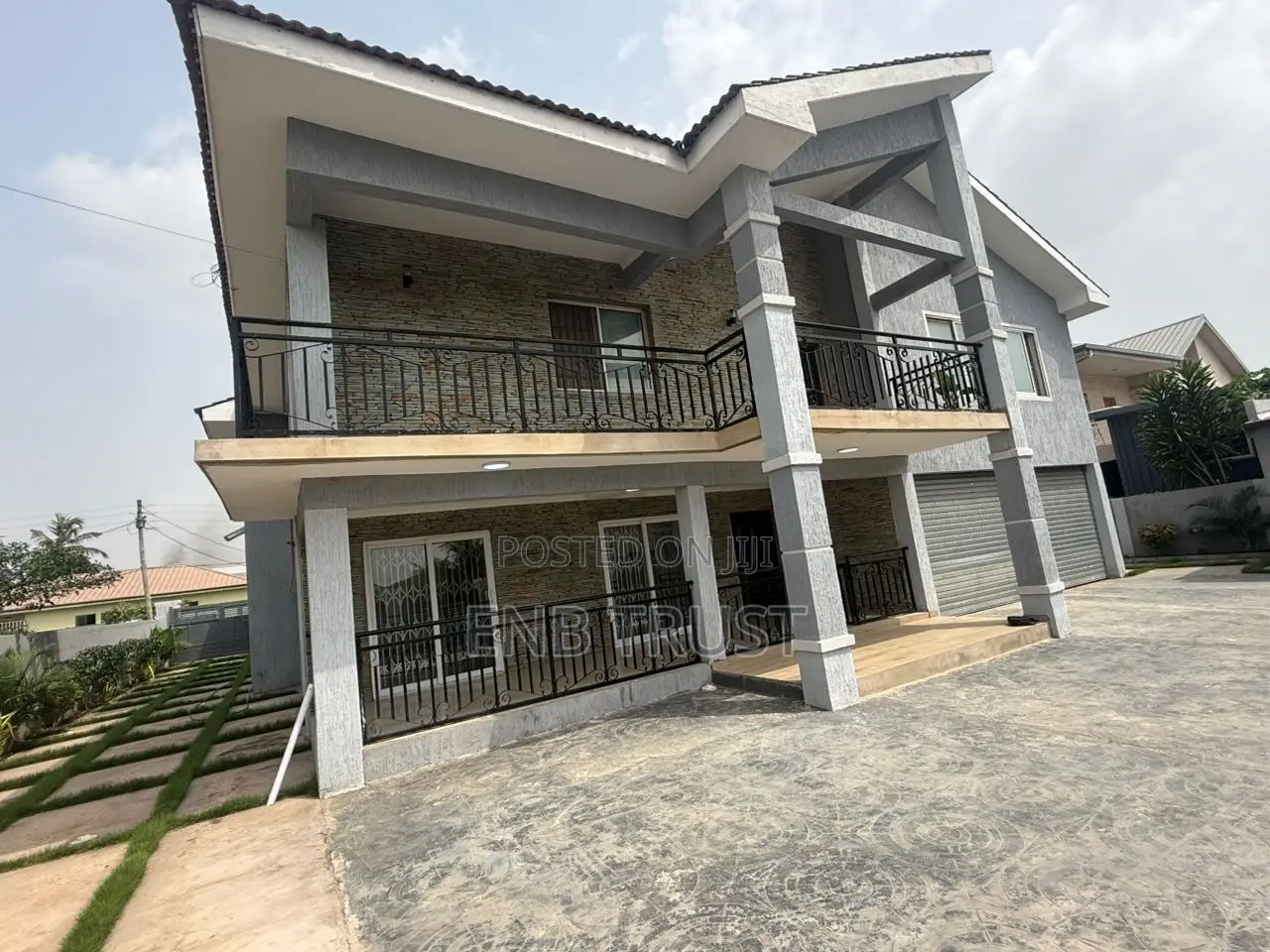 7bdrm Duplex in Tema, Sakumono for sale