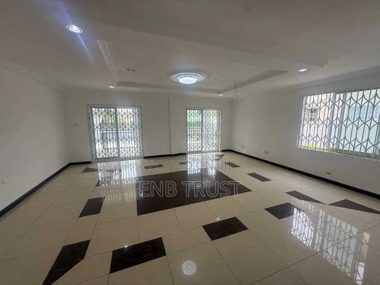 7bdrm Duplex in Tema, Sakumono for sale