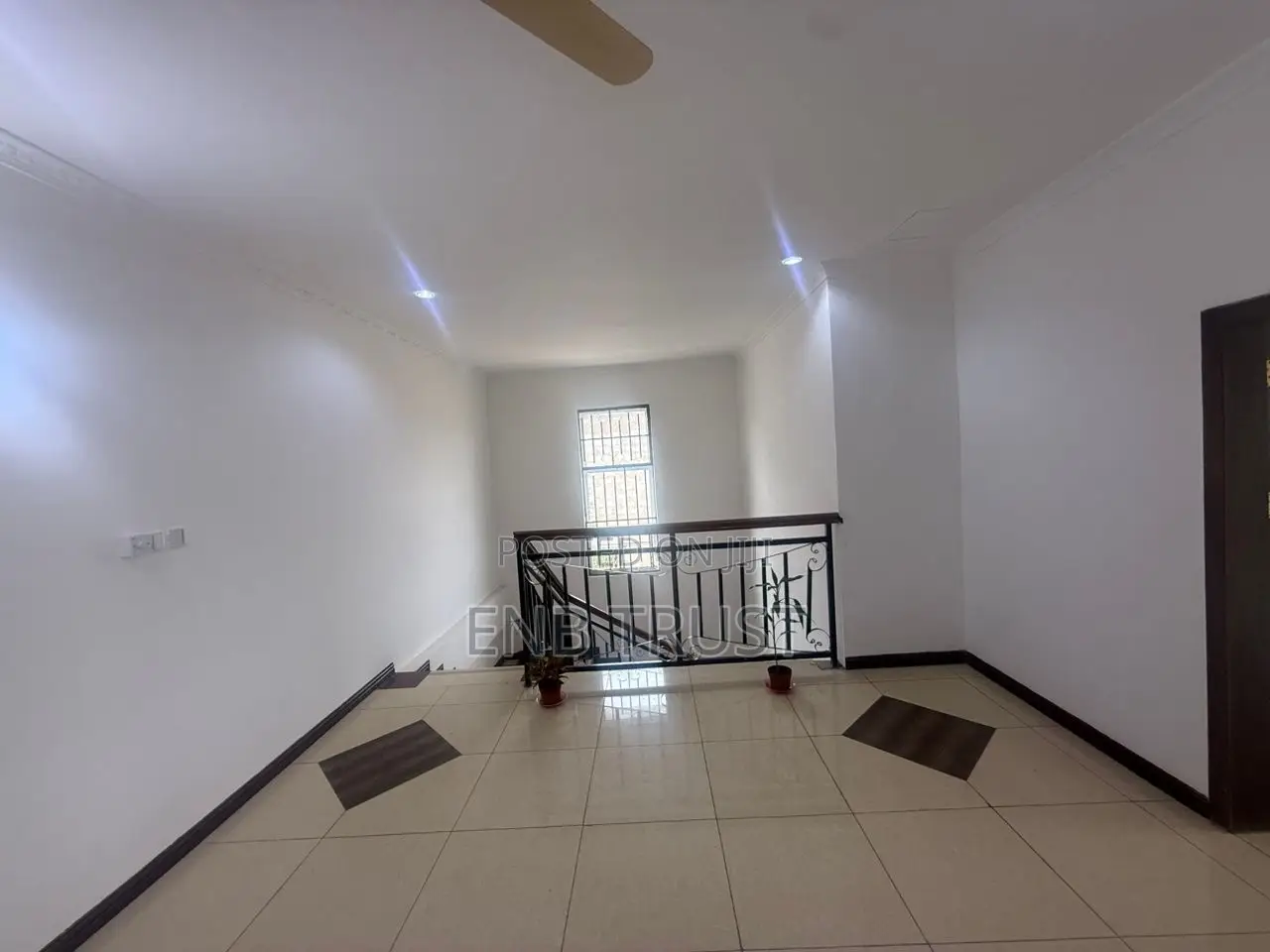 7bdrm Duplex in Tema, Sakumono for sale