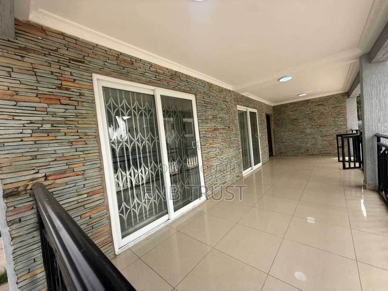 7bdrm Duplex in Tema, Sakumono for sale