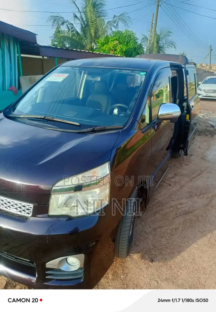 Toyota Voxy 2013 Black