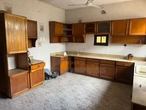 6bdrm House in Achimota for sale