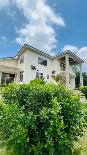 4bdrm House in Aburi Ahwediase for sale
