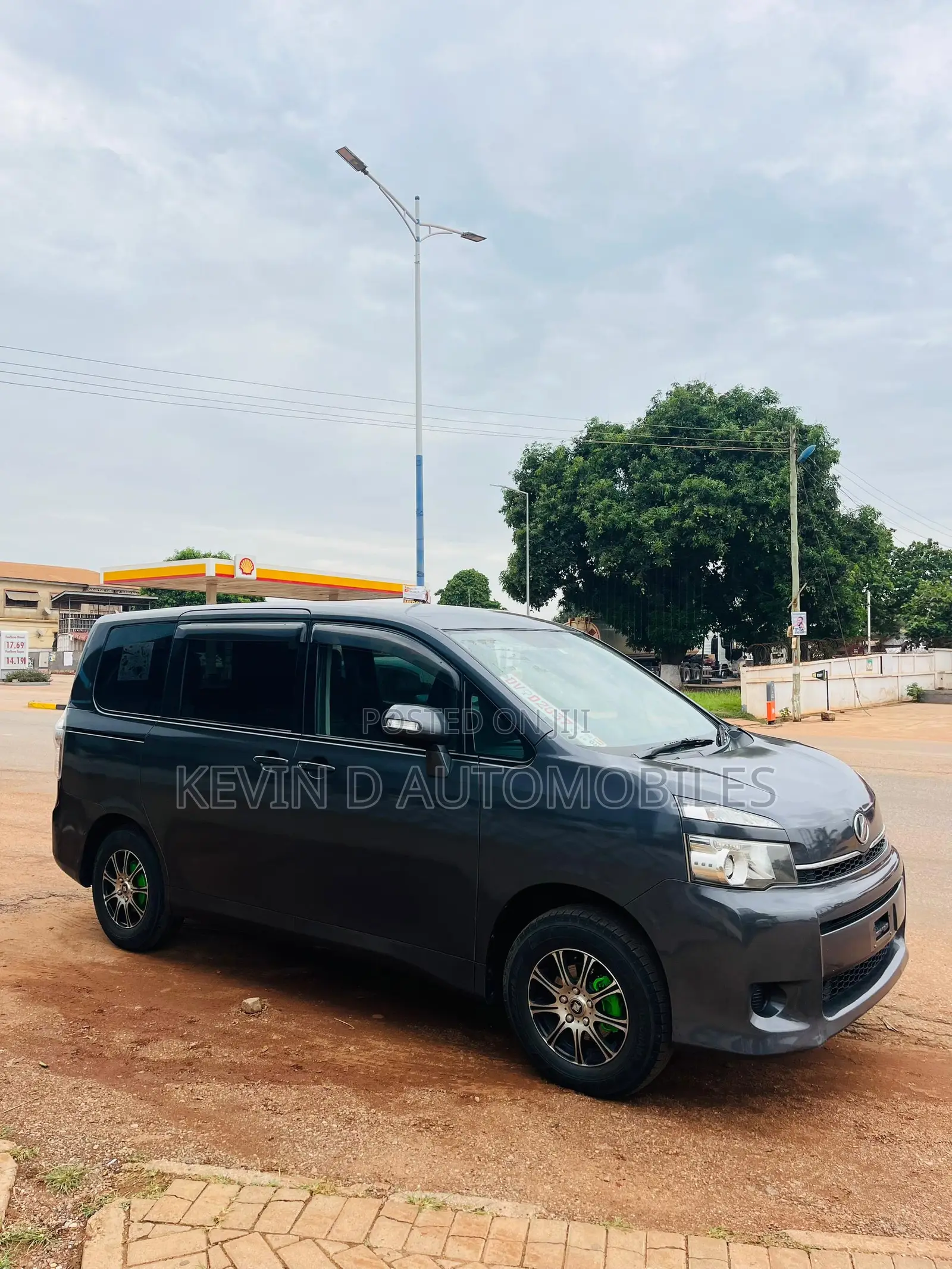 Toyota Voxy 2010 Gray