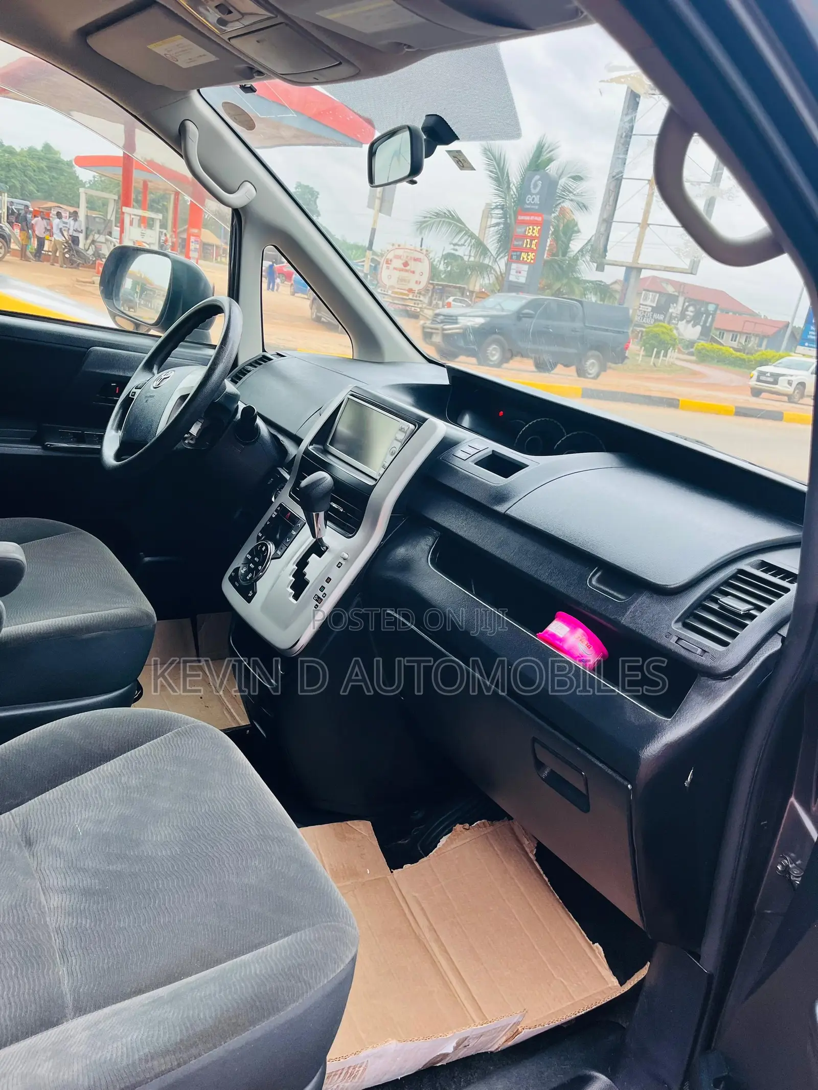 Toyota Voxy 2010 Gray