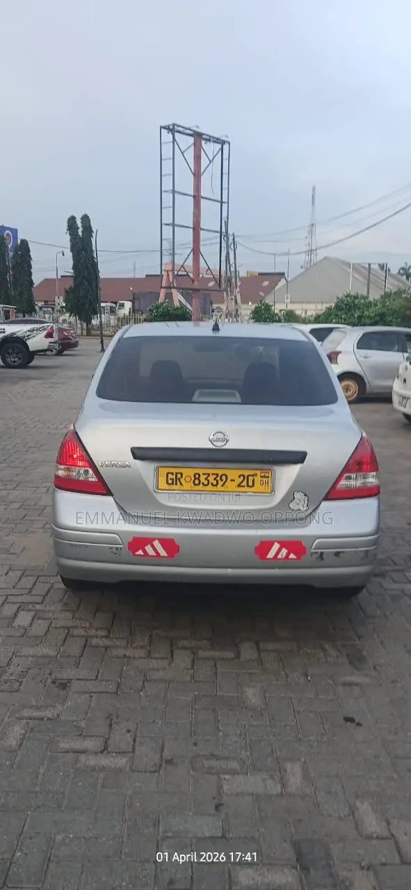 Nissan Versa 2008 Silver