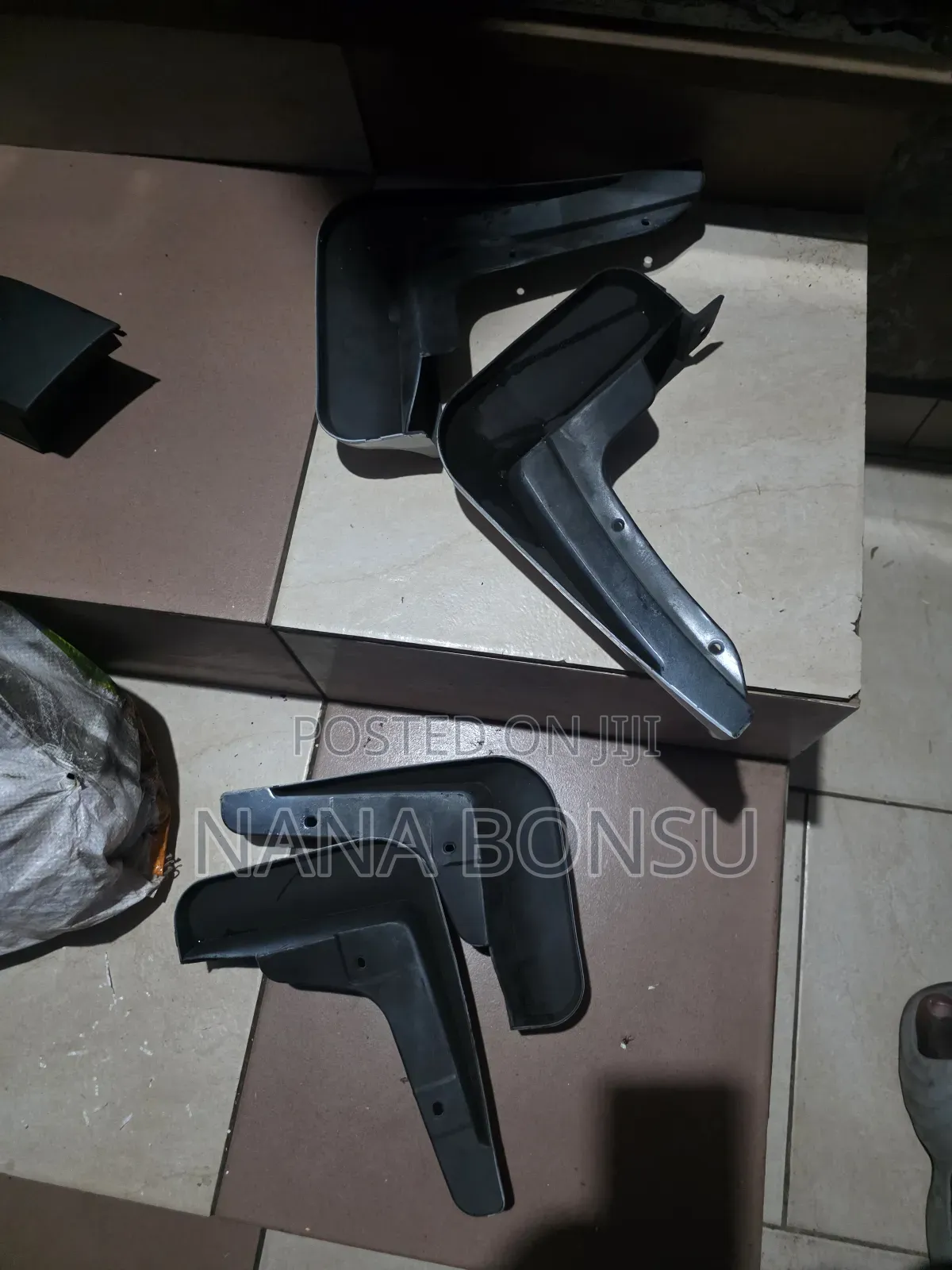 Toyota Voxy Fender Fixture
