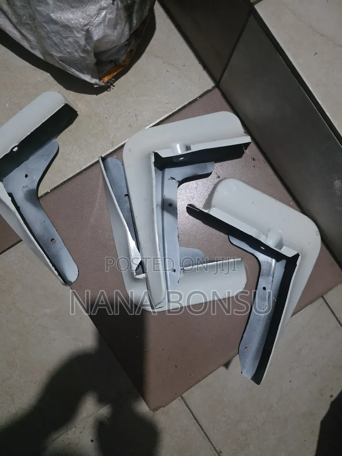 Toyota Voxy Fender Fixture