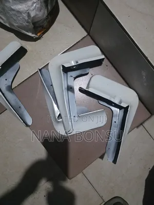 Toyota Voxy Fender Fixture