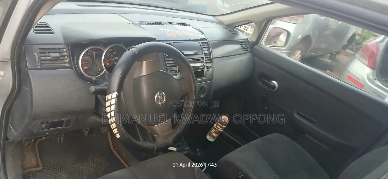 Nissan Versa 2008 Silver