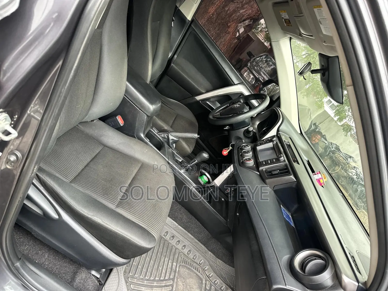Toyota RAV4 LE 4dr SUV (2.5L 4cyl 6A) 2018 Black