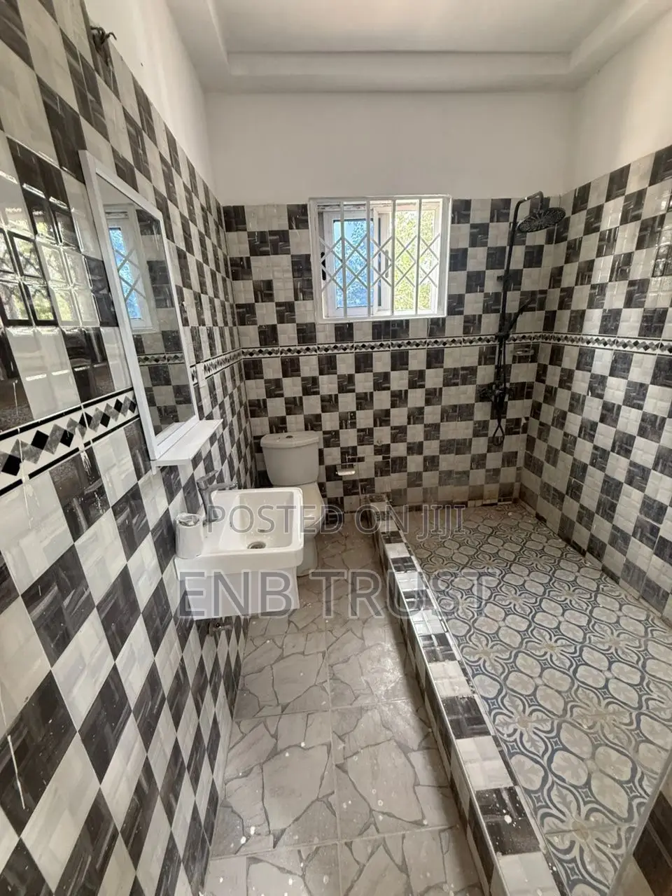 5bdrm House in Sonitra, Pokuase for rent
