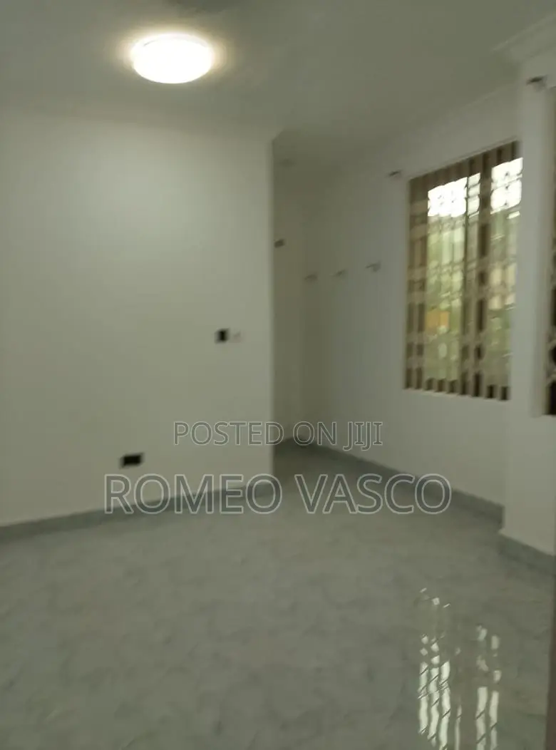 11bdrm Mansion in Dansoman for sale