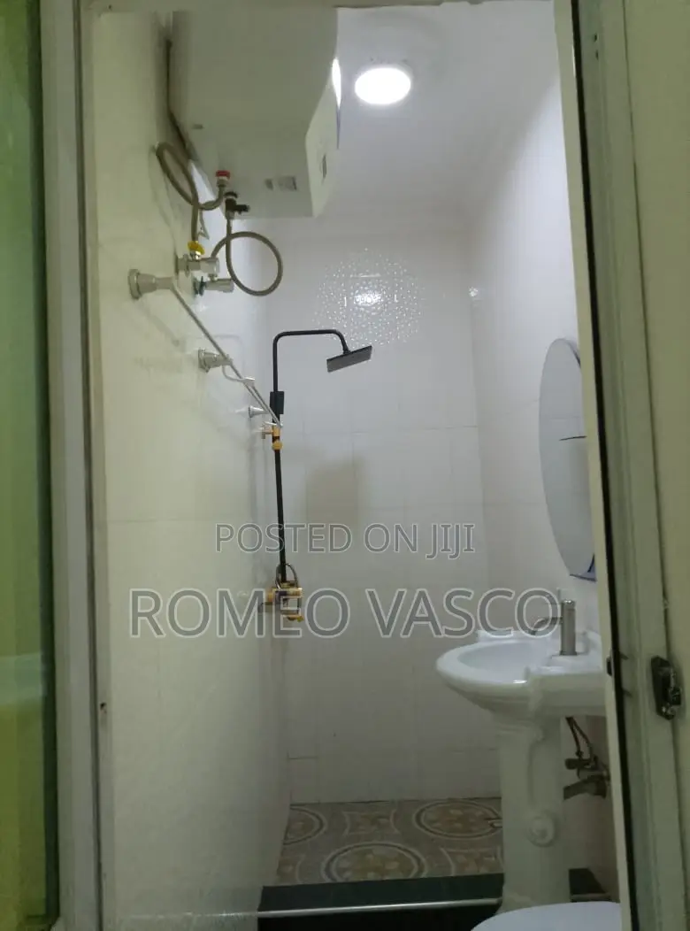 11bdrm Mansion in Dansoman for sale