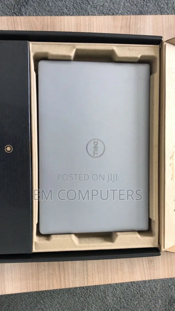 New Laptop Dell Inspiron 15 8GB Intel Core i5 SSD 256GB