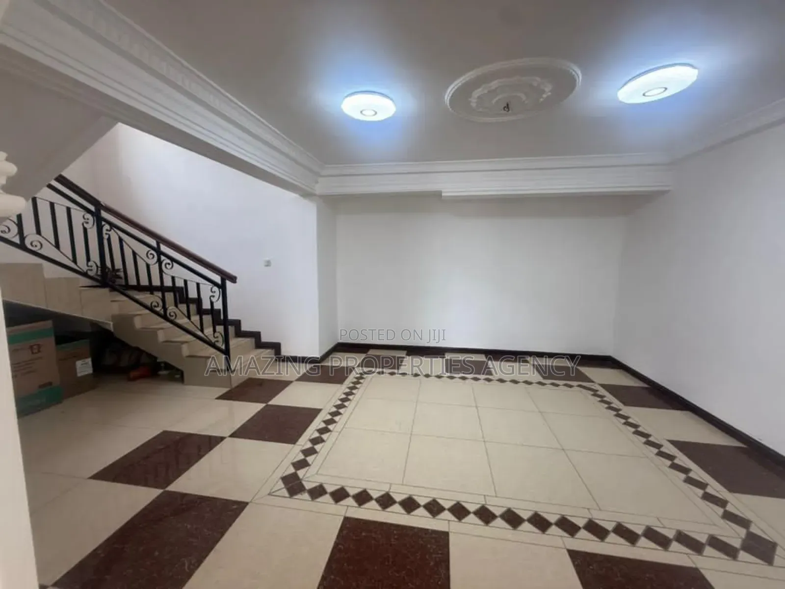 7bdrm House in Tema Community 12, Accra Metropolitan for sale