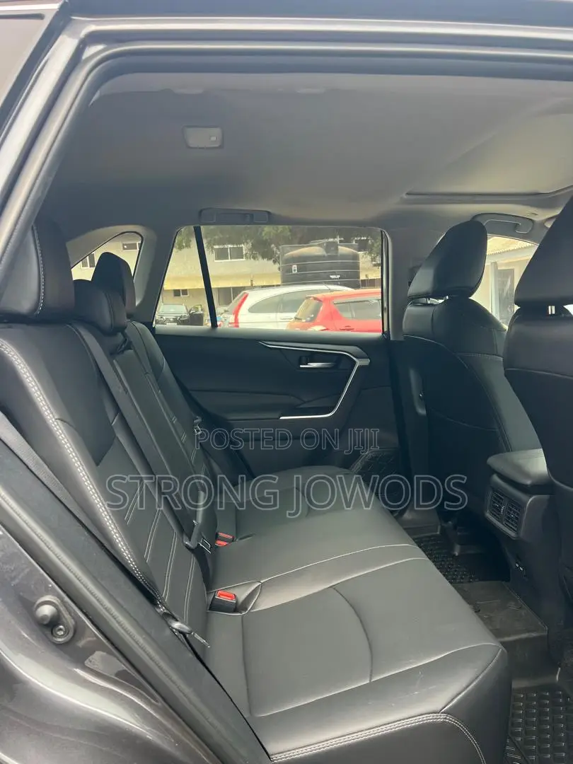 Toyota RAV4 XLE AWD 2024 Gray
