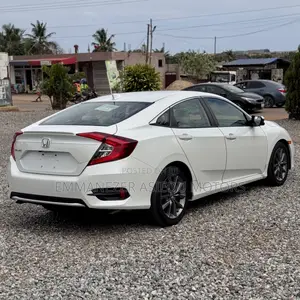Honda Civic EX Sedan 2019 White