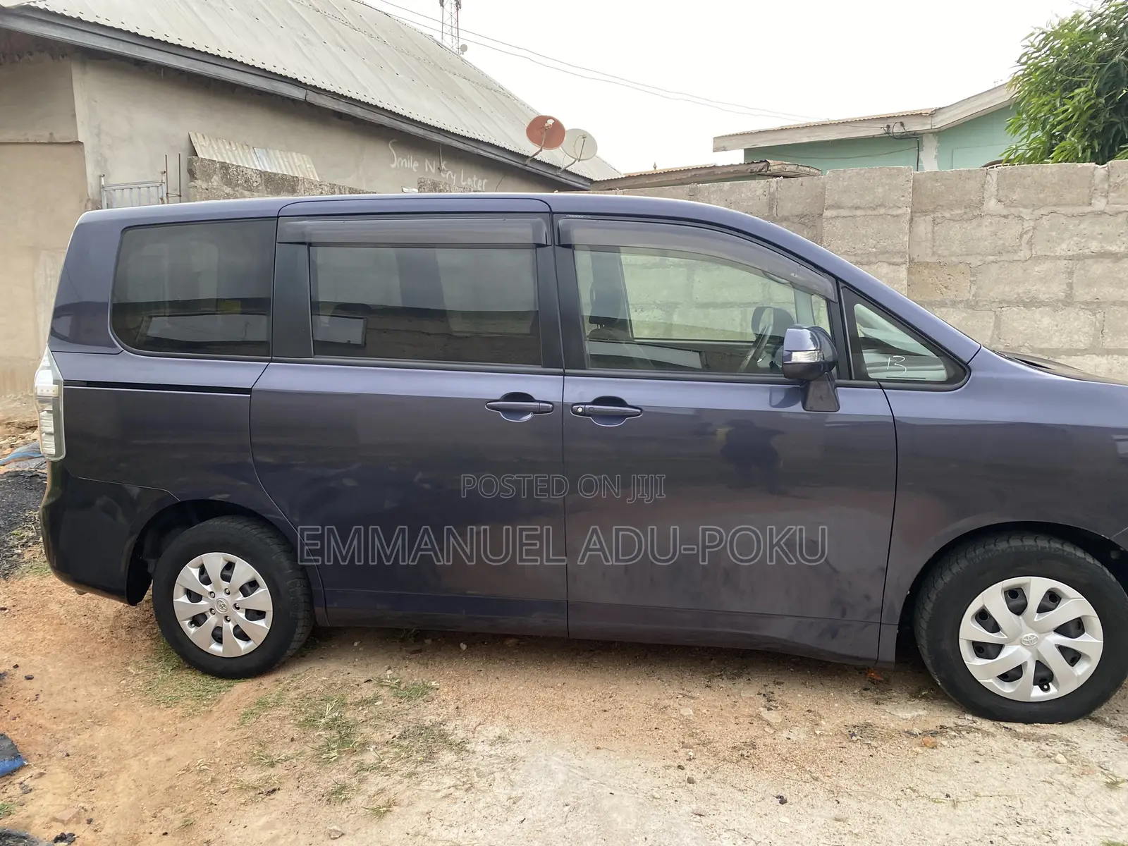 Toyota Voxy 2013