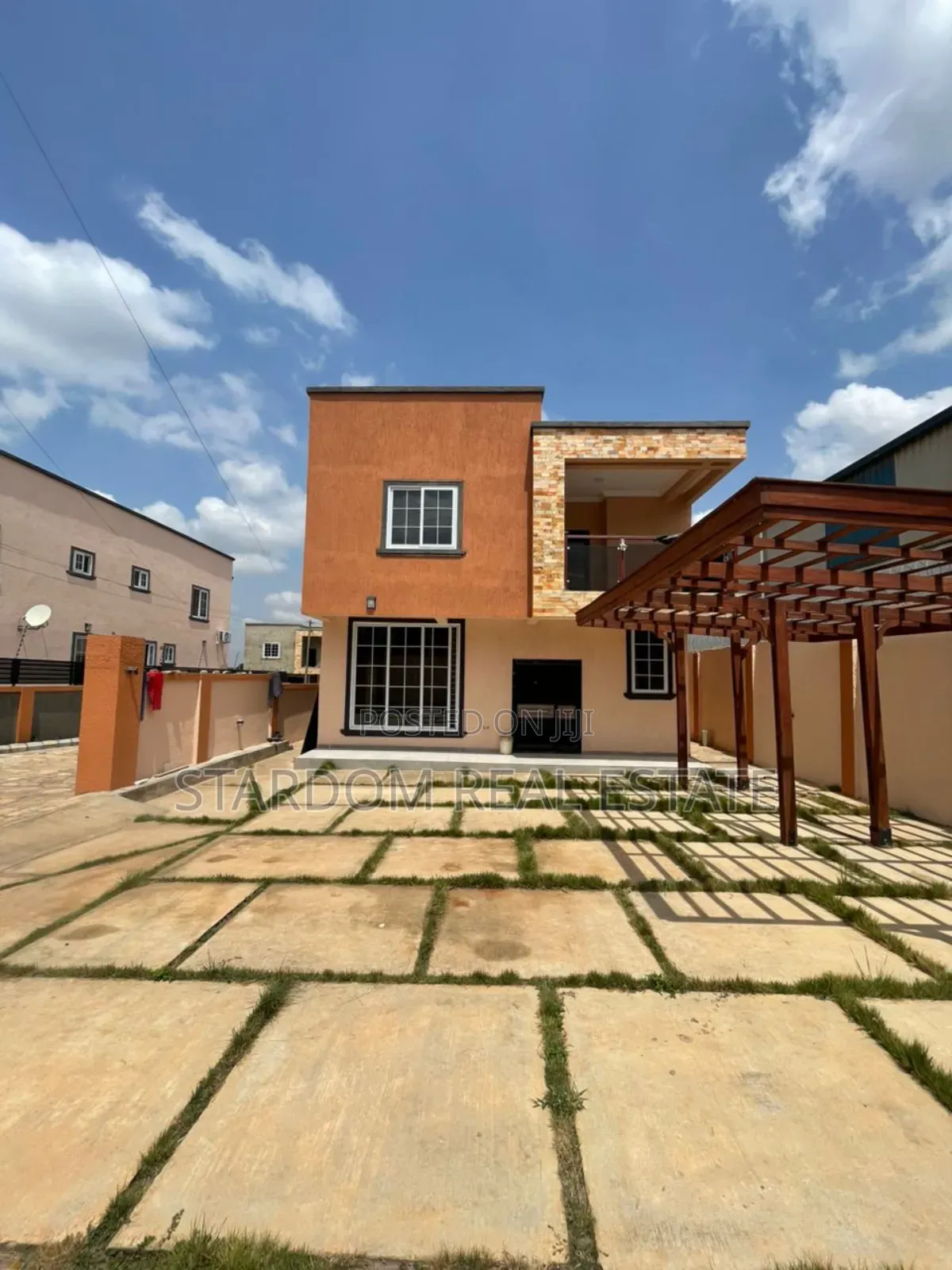 4bdrm Duplex in East Airport for rent