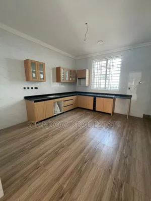 4bdrm Duplex in East Airport for rent