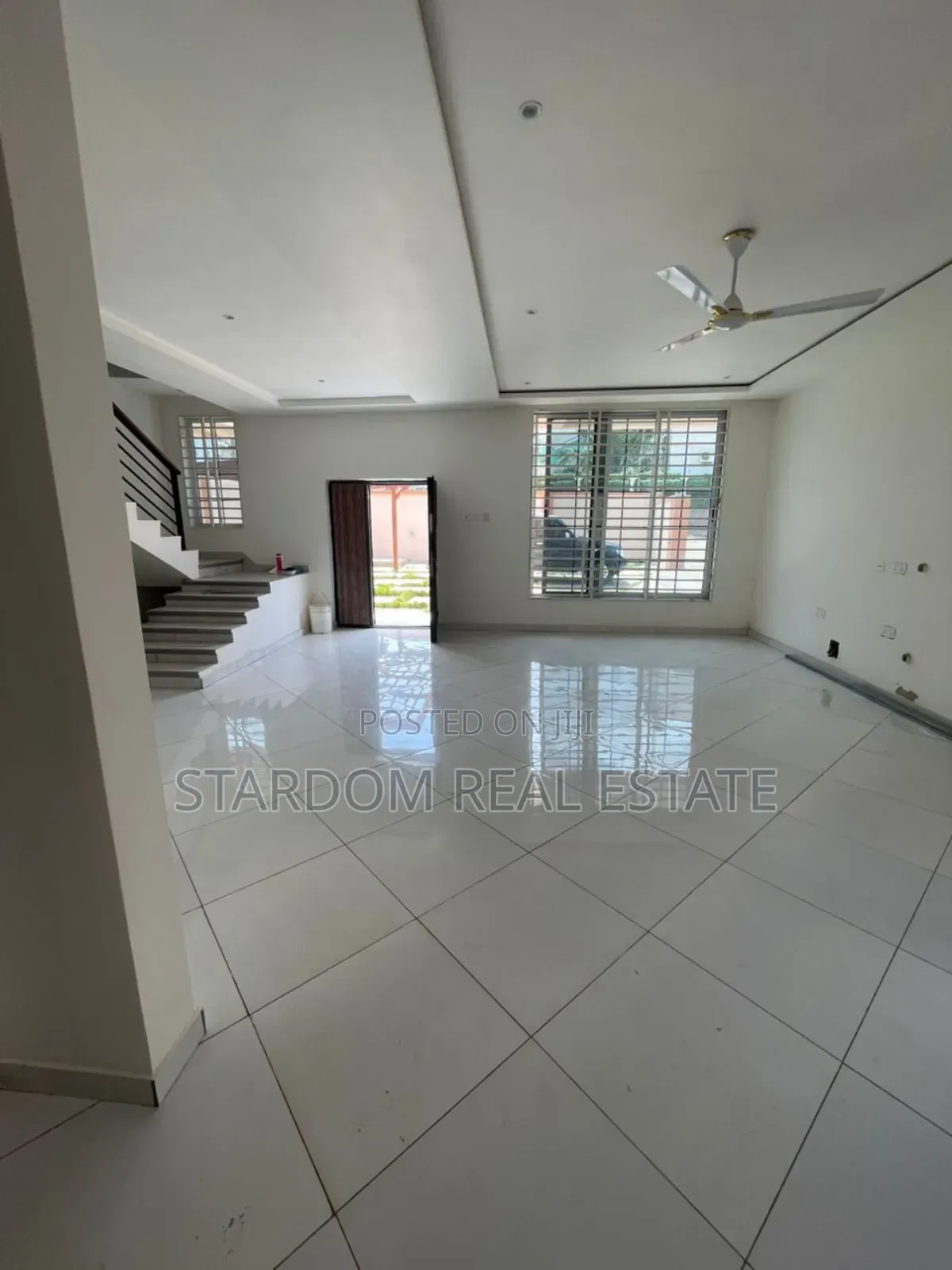 4bdrm Duplex in East Airport for rent